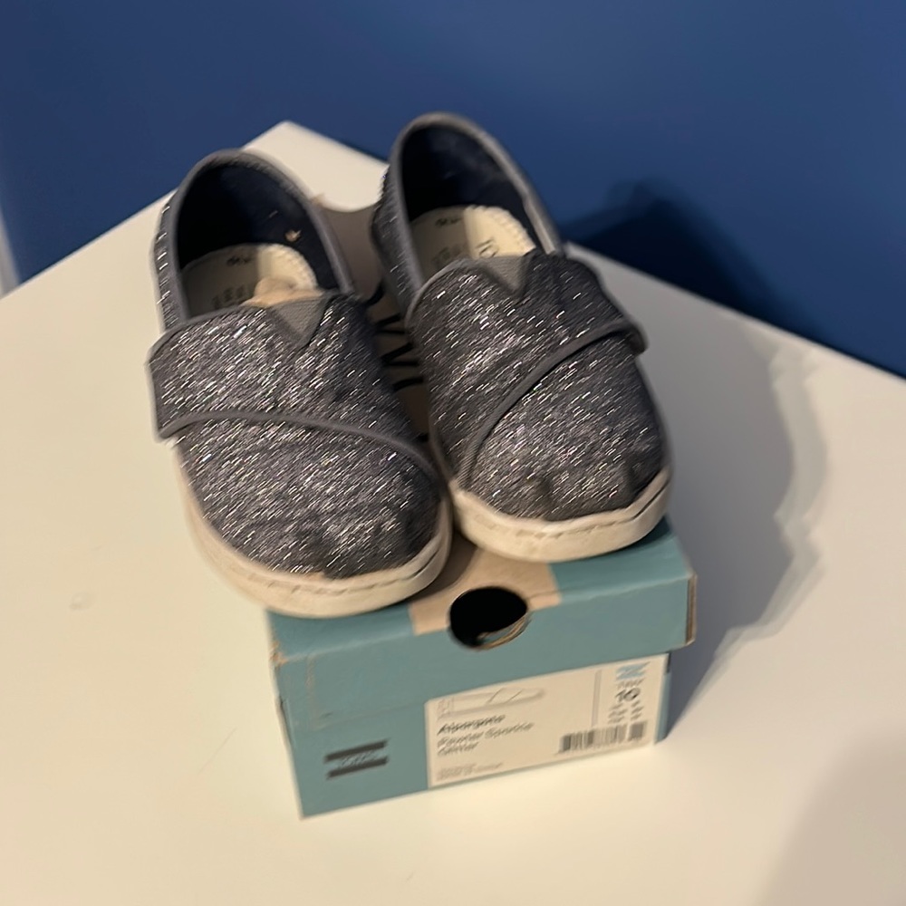 Tom’s pewter sparkle glitter alpargata